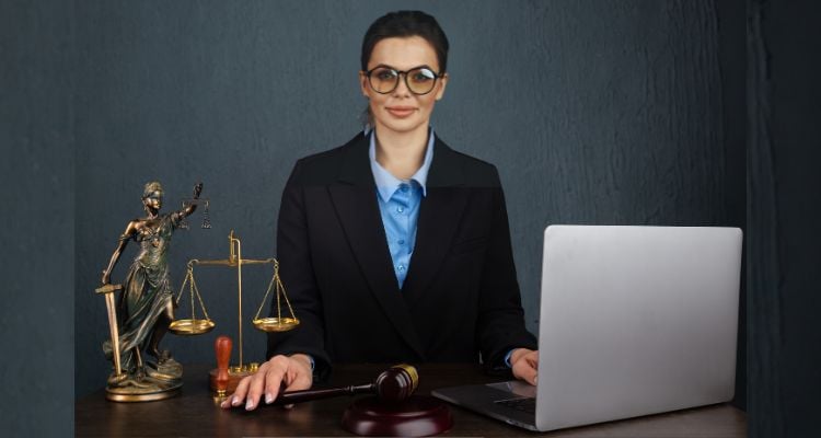 Licenciatura en Derecho estudiarla en línea