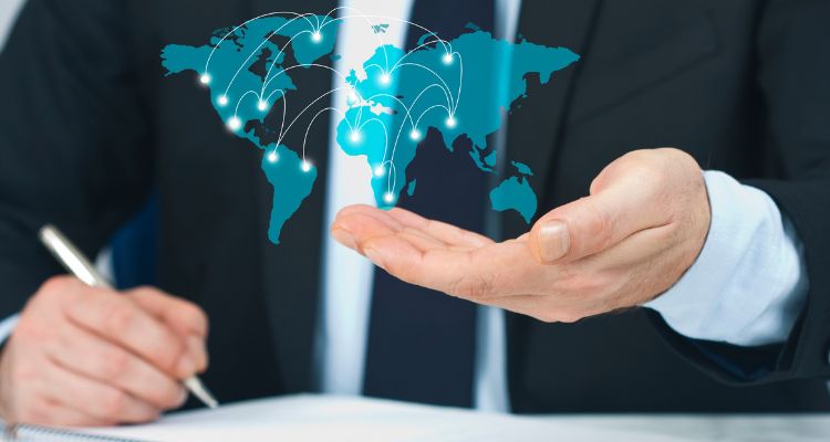 ¿De qué trata la carrera de Comercio Internacional y cuál es su campo laboral?