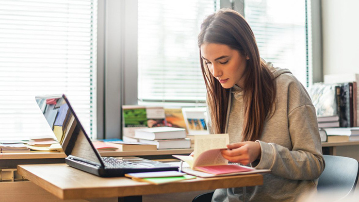 Carreras para Futuras Emprendedoras: Desde Administración hasta Sistemas