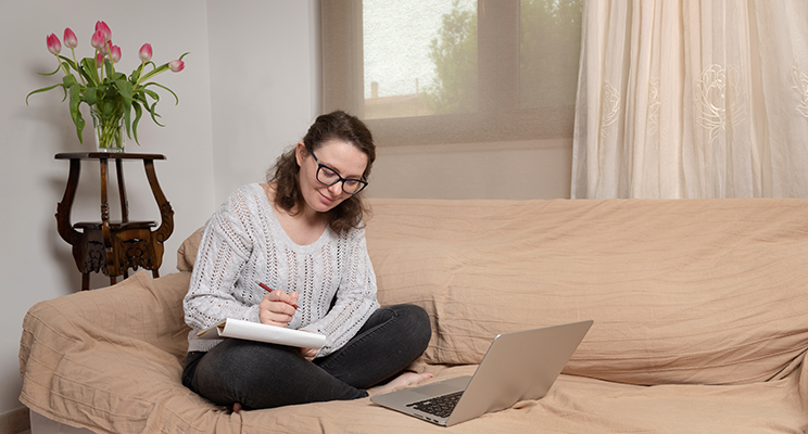 Universidad en Línea: Donde tus sueños y WiFi se conectan