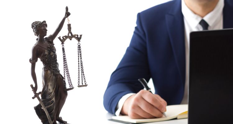 Las 5 mejores opciones para estudiar Derecho en línea